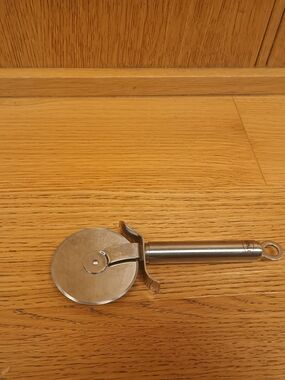 Stainless Steel Pizza Cutter - Silver